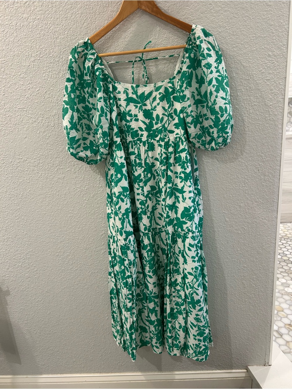 THML Green and White Floral Puff-Sleeve Midi Dress